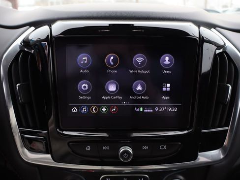 Used 2020 Chevrolet Traverse LT image 23