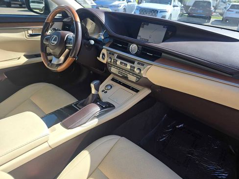 Used 2016 Lexus ES 300h w/ Navigation System Package FWD image 11