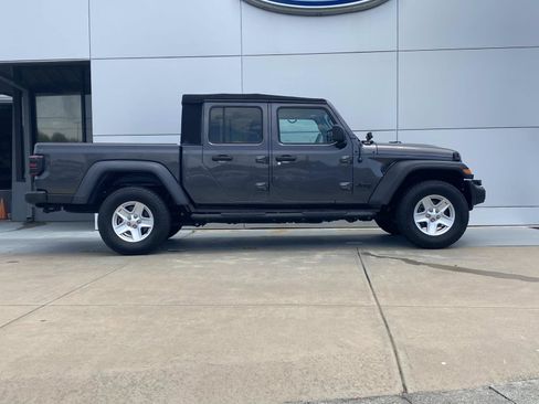 Used 2020 Jeep Gladiator Sport w/ Quick Order Package 24S AWD/4WD image 3