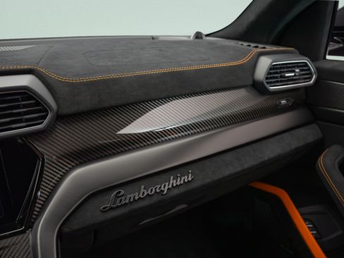 Used 2024 Lamborghini Urus Performante AWD/4WD image 7