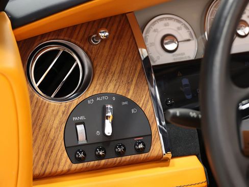 Used 2016 Rolls-Royce Dawn Convertible 2D image 21