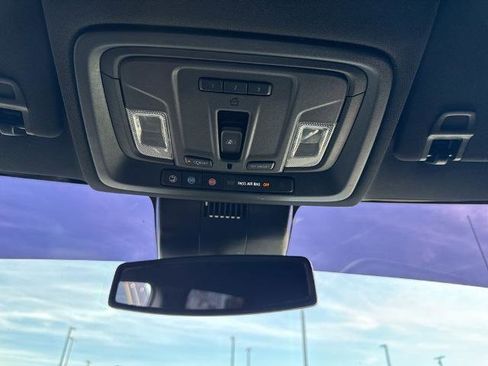 Used 2022 Chevrolet Silverado 1500 High Country image 9