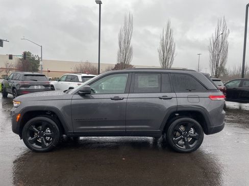 New 2025 Jeep Grand Cherokee Altitude image 2