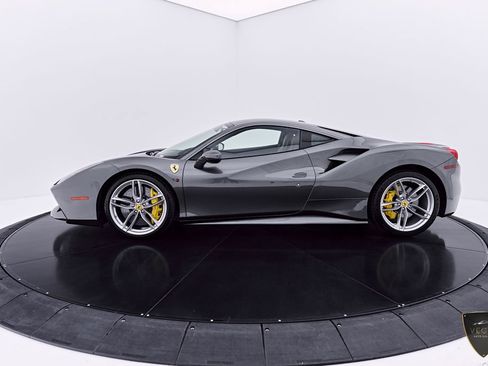 Used 2018 Ferrari 488 GTB RWD image 17