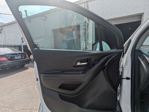 Used 2020 Chevrolet Trax LS w/ Tint and Cruise Package FWD image 12