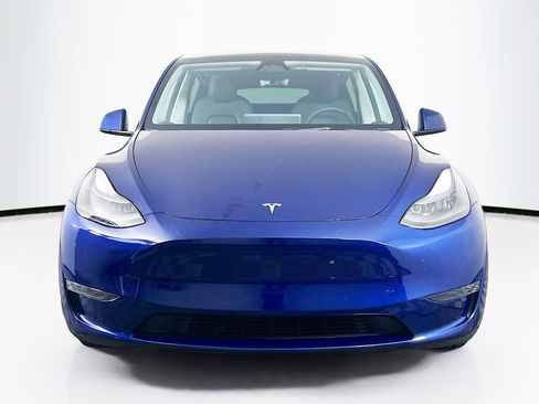 Used 2024 Tesla Model Y Long Range AWD/4WD image 2