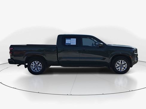 Used 2024 Nissan Frontier SV image 3