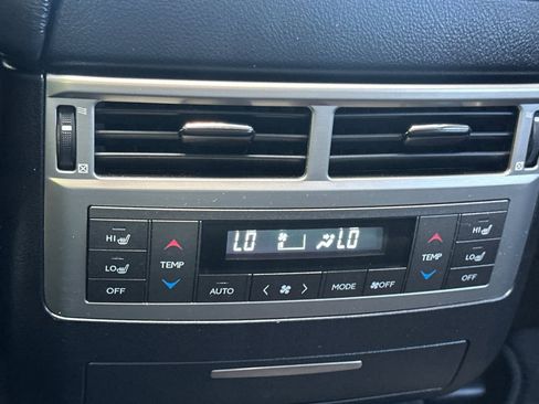 Used 2015 Lexus LX 570 4WD w/ Luxury Package image 16