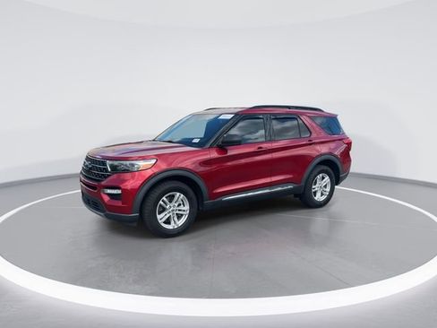 Certified 2020 Ford Explorer XLT w/ Equipment Group 202A AWD/4WD image 3
