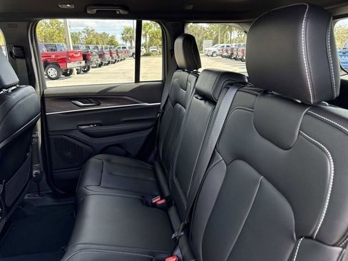 New 2025 Jeep Grand Cherokee Limited w/ Black Appearance Package image 11