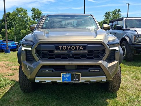 Used 2024 Toyota Tacoma 4x4 Double Cab Hybrid image 2