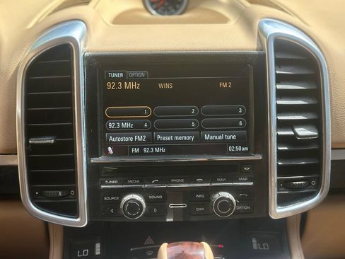 Used 2013 Porsche Cayenne Diesel AWD/4WD image 16