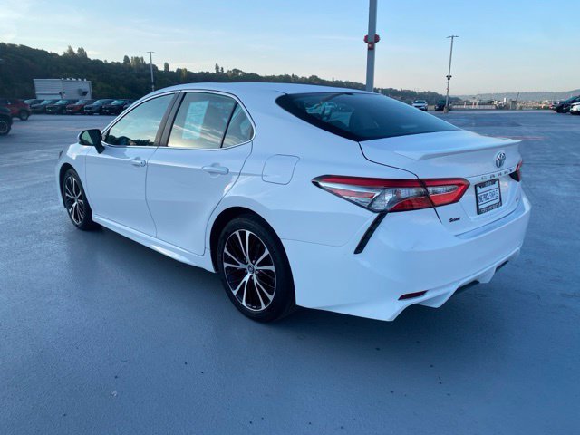Used 2018 Toyota Camry SE w/ Moonroof Package FWD image 6