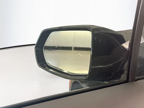 Used 2024 Cadillac XT6 Luxury w/ LPO, Floor Liner Package AWD/4WD image 16