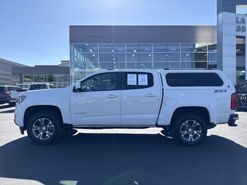 Used 2017 Chevrolet Colorado Z71 AWD/4WD image 2