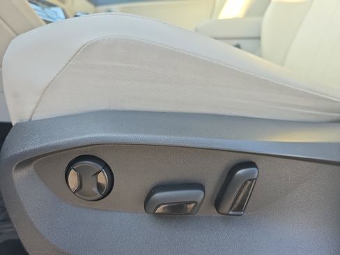 Used 2022 Volkswagen Tiguan SE image 27