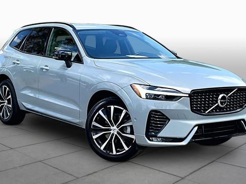Used 2025 Volvo XC60 B5 Plus AWD/4WD image 3