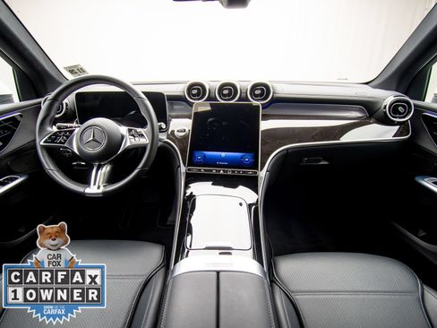 Used 2025 Mercedes-Benz GLC 300 4MATIC image 10