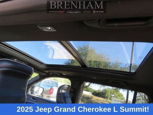 New 2025 Jeep Grand Cherokee L Summit w/ Obsidian Package image 23