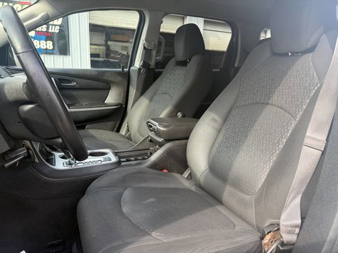 Used 2011 GMC Acadia SLE image 9