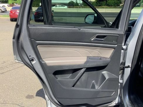 Used 2021 Volkswagen Atlas SEL Premium image 11