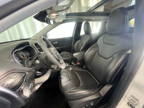 Used 2022 Jeep Cherokee Limited image 10