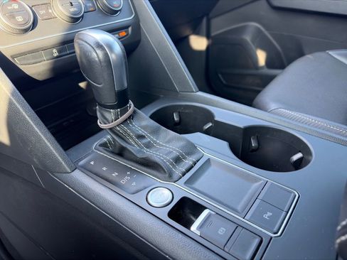 Used 2021 Volkswagen Atlas Cross Sport SE w/ Panoramic Sunroof Package FWD image 23
