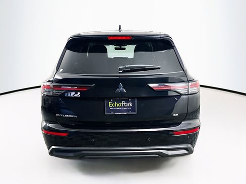 Used 2025 Mitsubishi Outlander ES image 7
