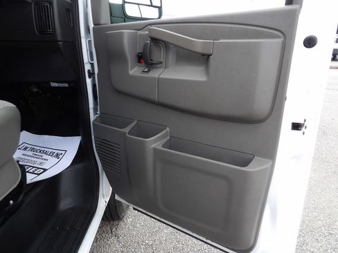 Used 2025 Chevrolet Express 3500 LS RWD image 40