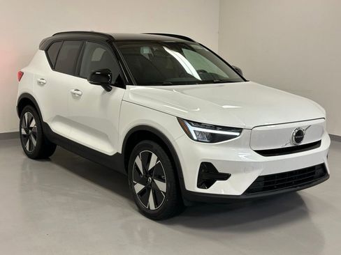 Certified 2024 Volvo XC40 Recharge Core w/ Protection Package Premier image 4