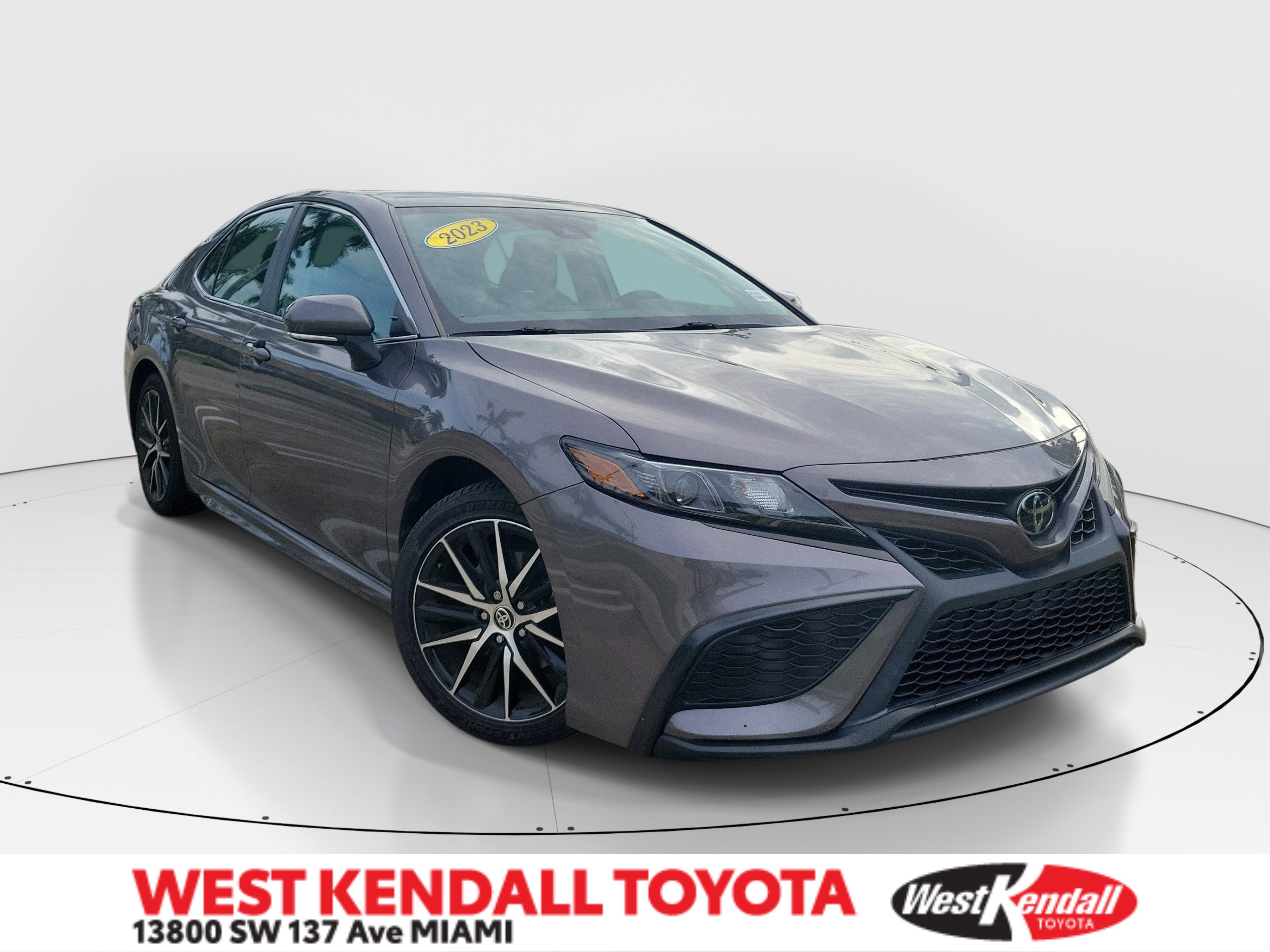 Used 2023 Toyota Camry SE FWD image 1