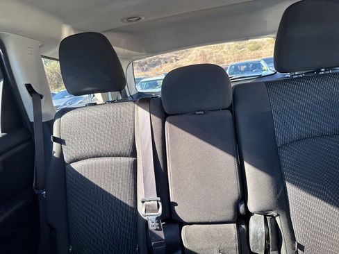 Used 2017 Dodge Journey SE w/ Flexible Seating Group image 8