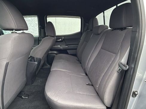 Used 2019 Toyota Tacoma TRD Off-Road image 15