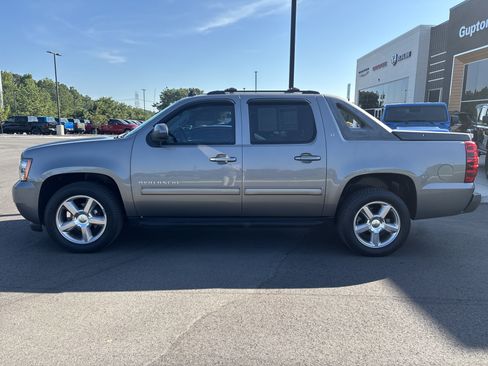 Used 2012 Chevrolet Avalanche LT RWD image 2