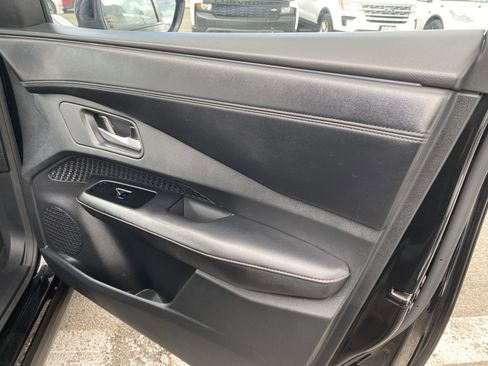 Used 2023 Nissan Ariya FWD image 23