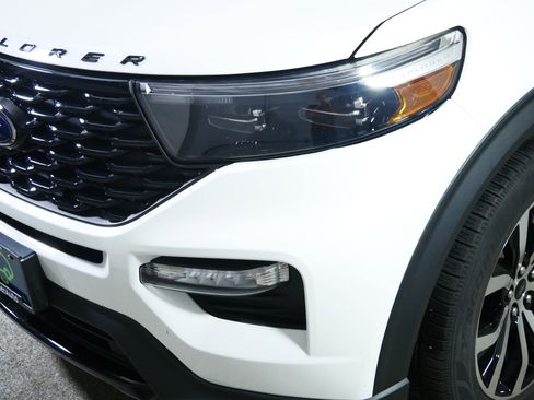 Used 2022 Ford Explorer ST-Line image 16