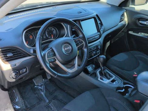 Used 2016 Jeep Cherokee Latitude FWD image 10