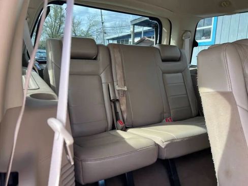Used 2005 Ford Expedition XLT image 15