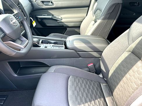 New 2026 Nissan Pathfinder SV image 10