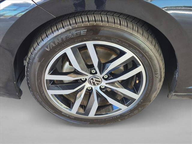 Used 2025 Volkswagen Jetta SE FWD image 29