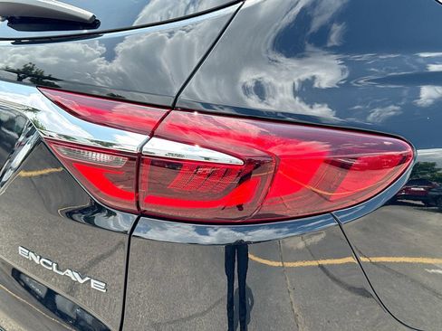 Used 2018 Buick Enclave Essence FWD image 33
