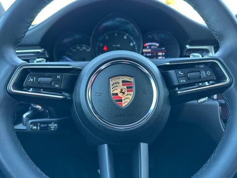 Used 2025 Porsche Macan image 24