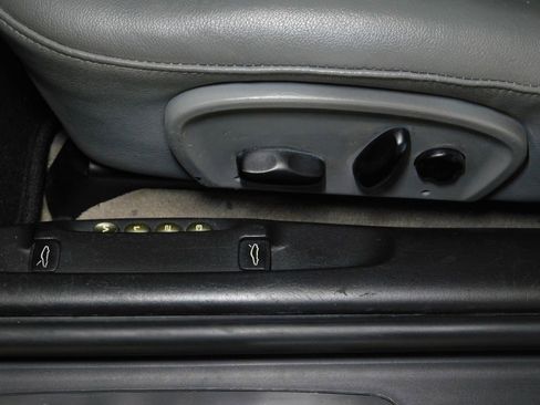 Used 2001 Porsche 911 Carrera 4 image 42