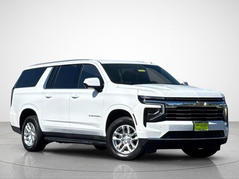 Used 2025 Chevrolet Suburban LT AWD/4WD image 2