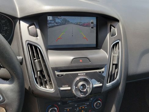 Used 2017 Ford Focus SEL w/ Cold Weather Package FWD image 27