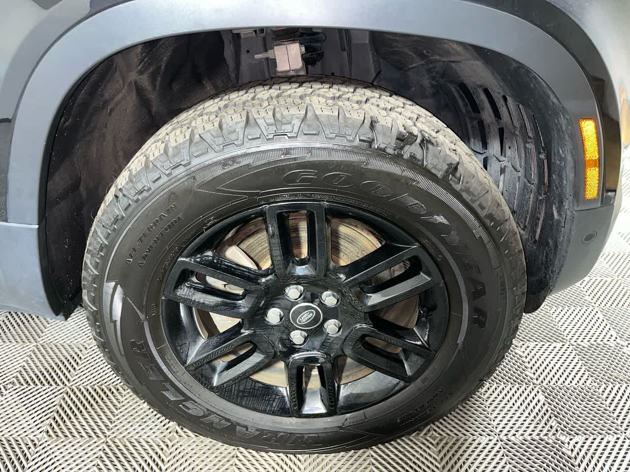 Used 2025 Land Rover Defender 110 S AWD/4WD image 10