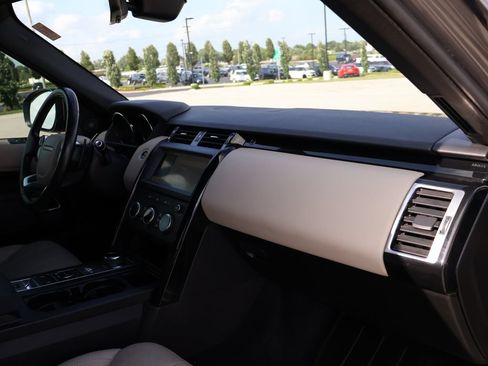 Used 2019 Land Rover Discovery SE AWD/4WD image 11