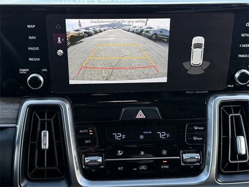 Used 2022 Kia Sorento EX w/ Panoramic Sunroof Package image 14