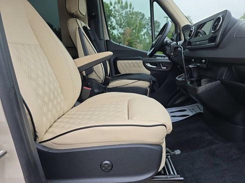 Used 2024 Mercedes-Benz Sprinter 3500 image 22