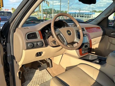 Used 2013 Chevrolet Silverado 2500 LTZ w/ LTZ Plus Package AWD/4WD image 99
